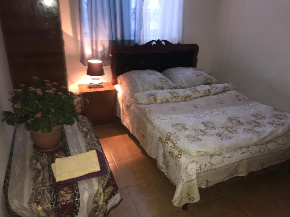 Light Guest House Gjoemri Buitenkant foto